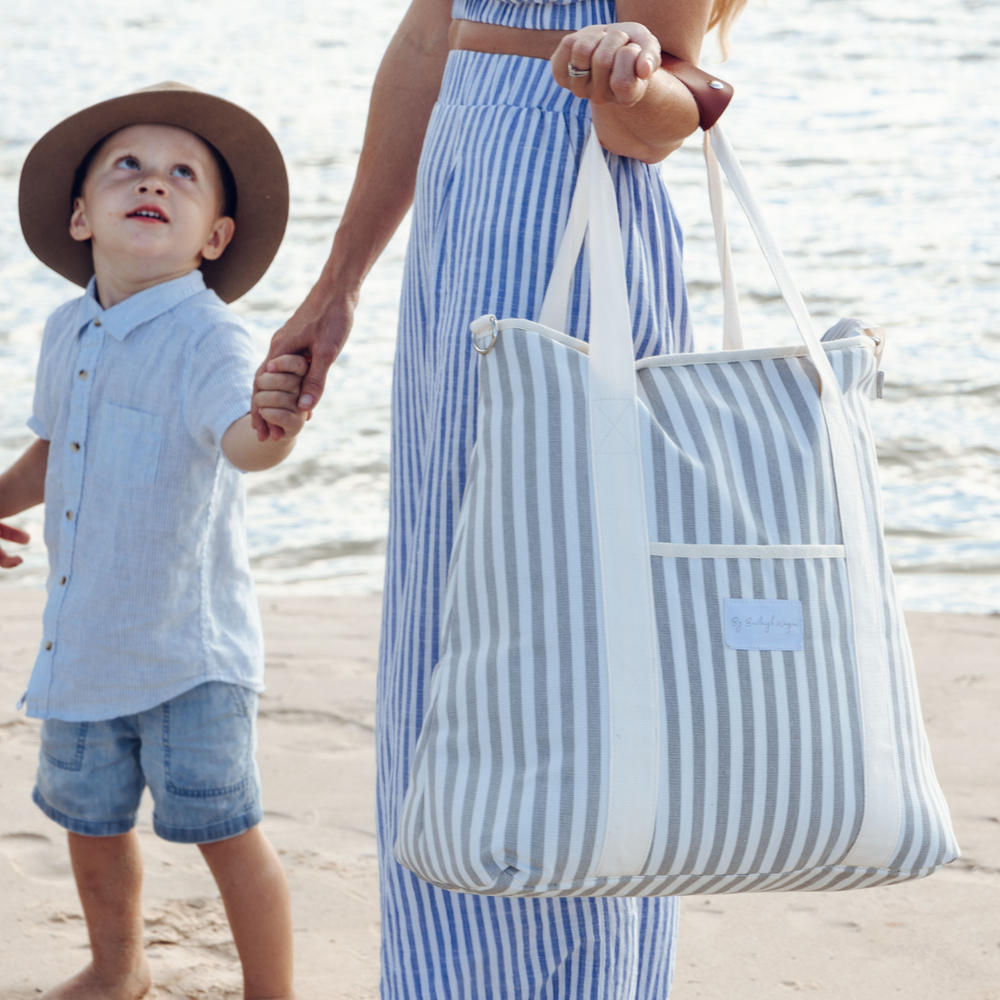 🔥 CLEARANCE – Coastal Cooler Tote (AS IS – Cosmetic Soiling)