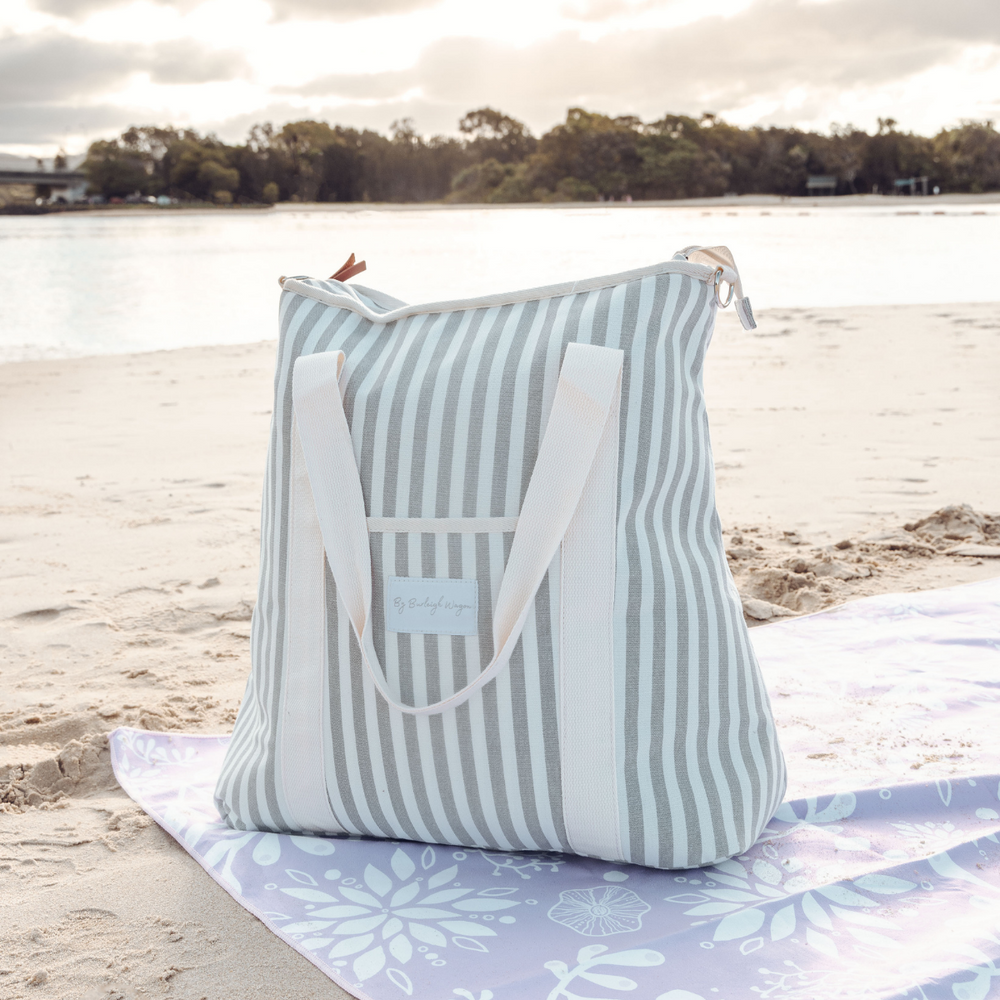 🔥 CLEARANCE – Coastal Cooler Tote (AS IS – Cosmetic Soiling)